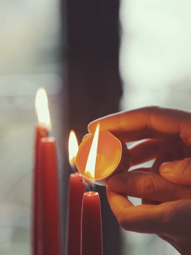 The still that carried "i light it before dark"
