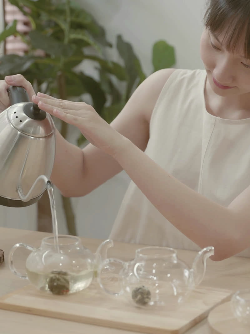 The still that carried "i started letting the kettle finish on its own instead of standing there waiting for it, and somehow those ninety seconds became the only part of the day nobody needs anything from me"