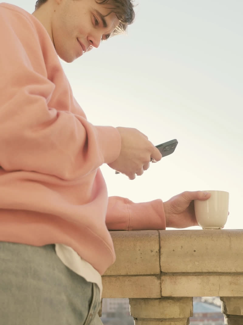 The still that carried "i drink it while it's hot"